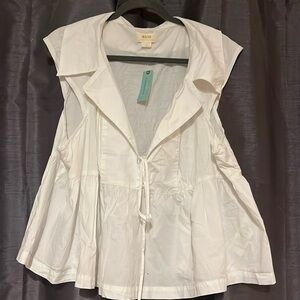 NWT NEVER WORN. Anthropologie Maeve plus white babydoll blouse.